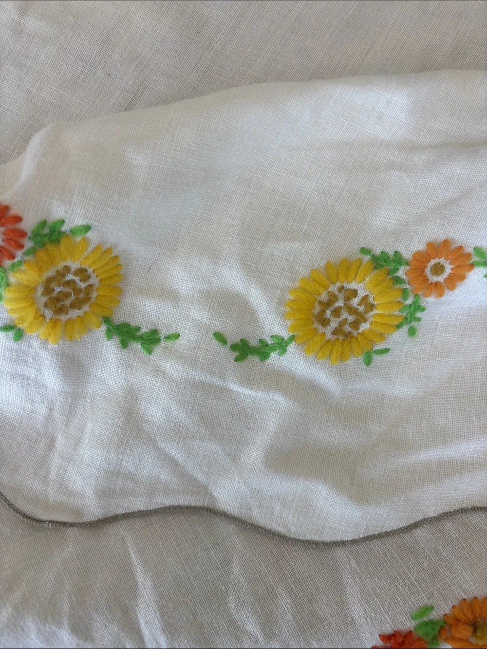 Vintage floral embroidery oval tablecloth
